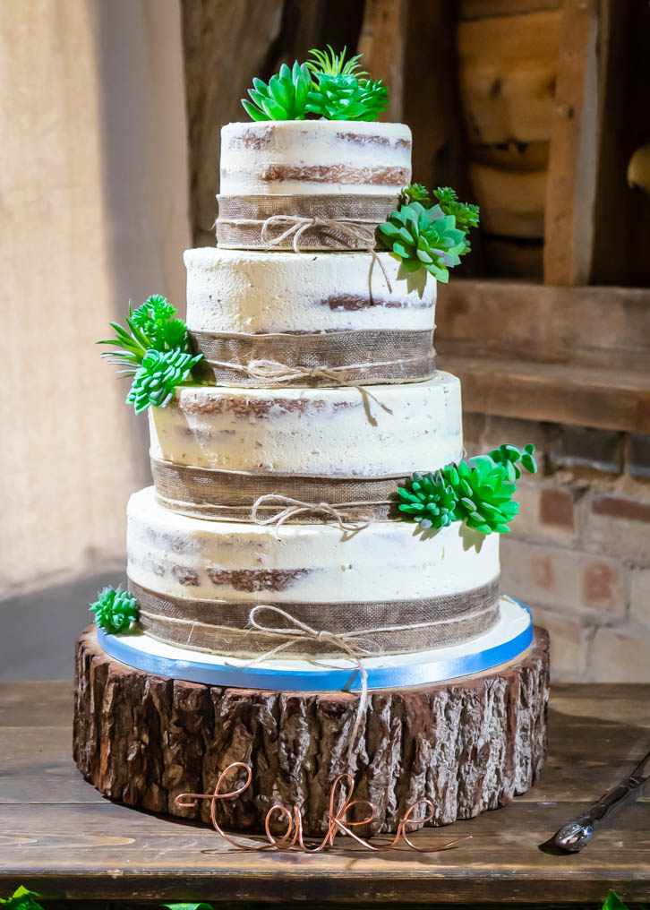 18 Incredible Naked Wedding Cakes | weddingsonline